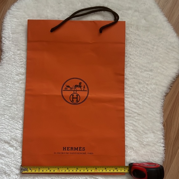 Hermes paper bags various sizes; see screenshots for sizes. - Picture 6 of 9